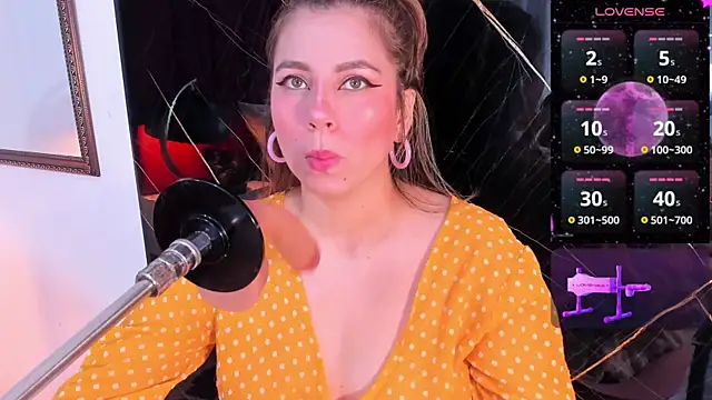 abby blond  online show from November 2025 12:07:01 PM