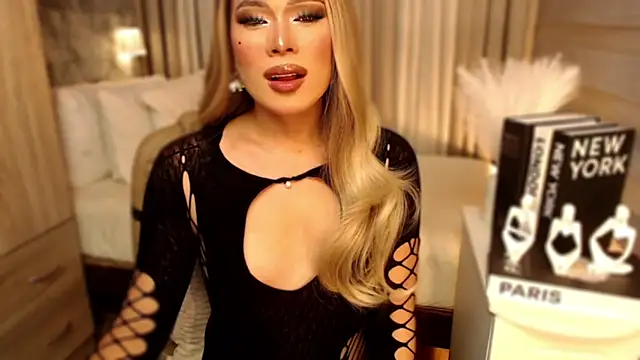 Snapshot of Missavacroft chatting on October 2025 12:36:01 AM Missavacroft online show from October 2025 12:36:01 AM