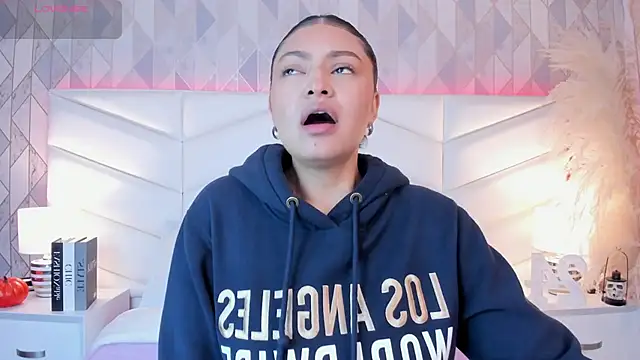 victoria   jonnes online show from October 2025 12:25:01 PM