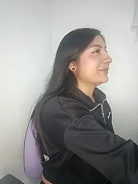 lunna 07 online show from December 2025 01:40:02 PM