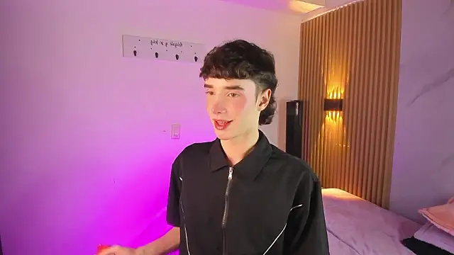 Snapshot of austin_rouse chatting on February 2026 08:38:02 PM austin rouse online show from February 2026 08:38:02 PM