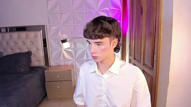 Snapshot of austin_rouse chatting on February 2026 08:38:01 PM austin rouse online show from February 2026 08:38:01 PM