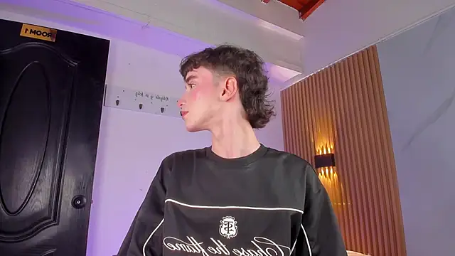 Snapshot of austin_rouse chatting on March 2026 08:14:01 PM austin rouse online show from March 2026 08:14:01 PM