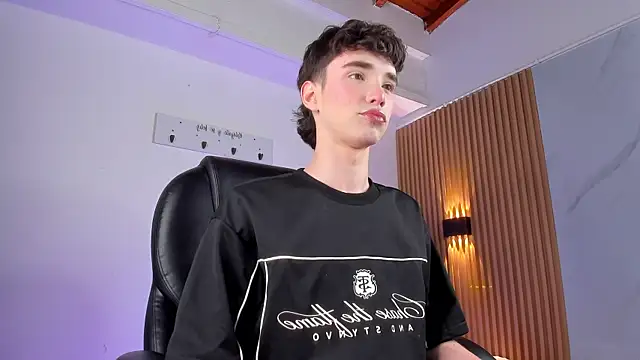 Snapshot of austin_rouse chatting on March 2026 08:30:01 PM austin rouse online show from March 2026 08:30:01 PM