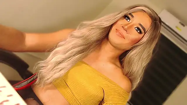 Snapshot of SissifyMeNow chatting on October 2025 06:50:02 PM SissifyMeNow online show from October 2025 06:50:02 PM