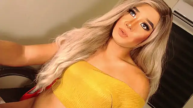 Snapshot of SissifyMeNow chatting on October 2025 06:51:01 PM SissifyMeNow online show from October 2025 06:51:01 PM