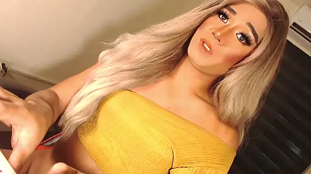 Snapshot of SissifyMeNow chatting on October 2025 11:26:02 PM SissifyMeNow online show from October 2025 11:26:02 PM