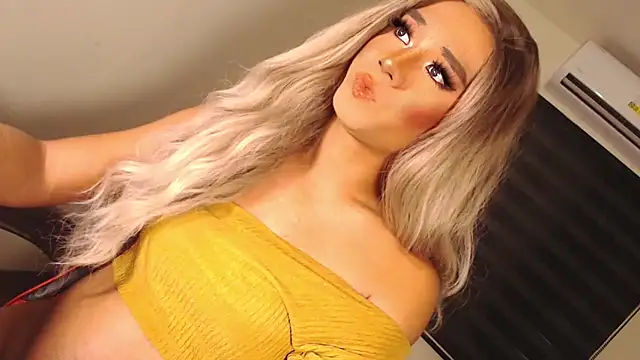 Snapshot of SissifyMeNow chatting on October 2025 12:10:02 AM SissifyMeNow online show from October 2025 12:10:02 AM