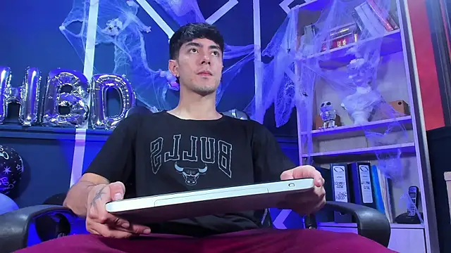 etham wolf  online show from October 2025 01:15:02 PM