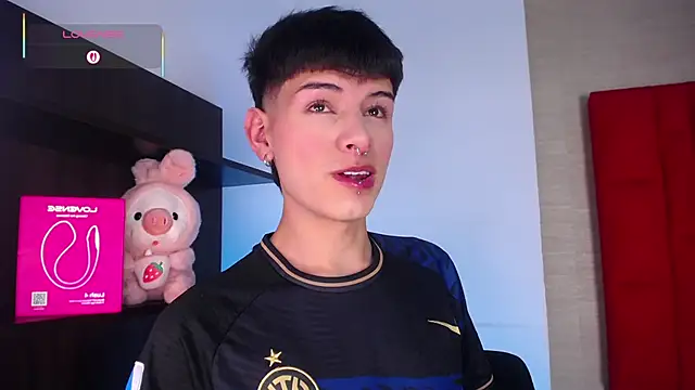 Ezra Storm online show from December 2025 05:49:01 AM