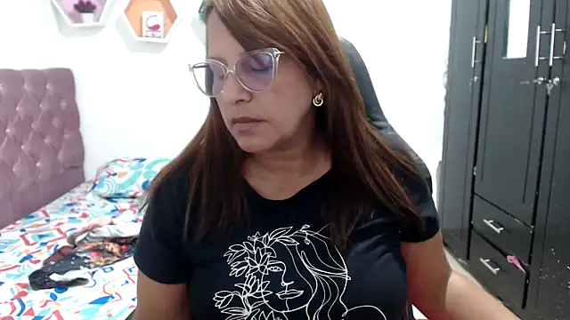 cristydirtyhot online show from November 2025 07:04:02 PM