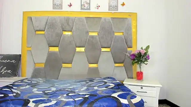 Snapshot of AliyahBrowns chatting on December 2025 07:44:01 PM AliyahBrowns online show from December 2025 07:44:01 PM