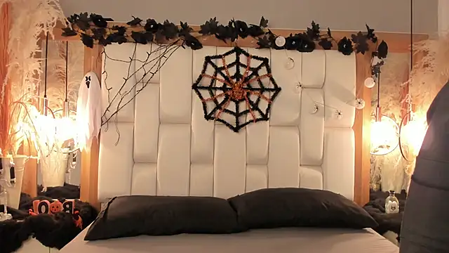 Daphne And Roger online show from October 2025 11:33:02 AM