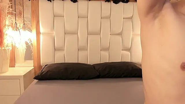 Daphne And Roger online show from November 2025 11:09:01 AM