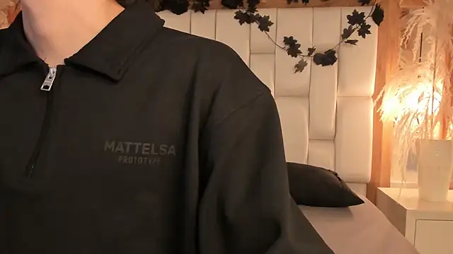 Daphne And Roger online show from December 2025 11:05:01 AM