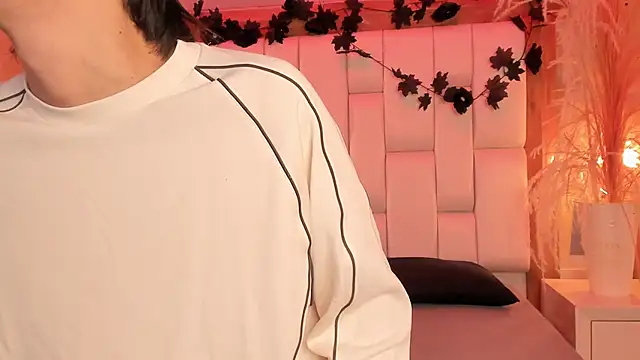 Daphne And Roger online show from February 2026 11:03:02 AM