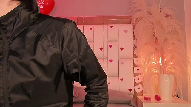 Daphne And Roger online show from February 2026 11:00:02 AM