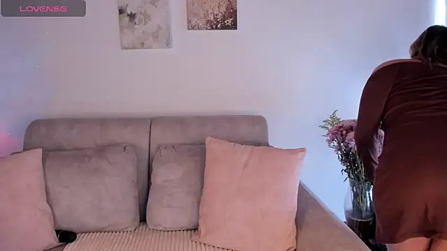 Estrer collins online show from September 2025 07:15:02 PM