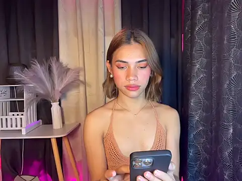 Lovelynikki03 online show from October 2025 05:34:01 PM