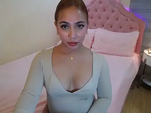 ur seductivelaura online show from December 2025 07:48:02 AM