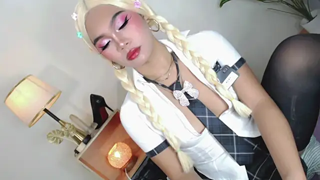 miyaa Moore online show from November 2025 05:30:01 PM