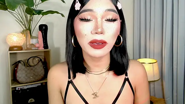 miyaa Moore online show from November 2025 08:01:01 PM