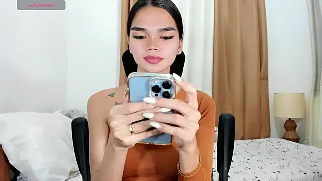 Snapshot of kendall_petite18 chatting on June 2026 04:22:01 PM kendall petite18 online show from June 2026 04:22:01 PM