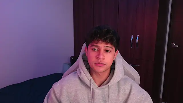 domsantiago  online show from October 2025 02:31:02 AM