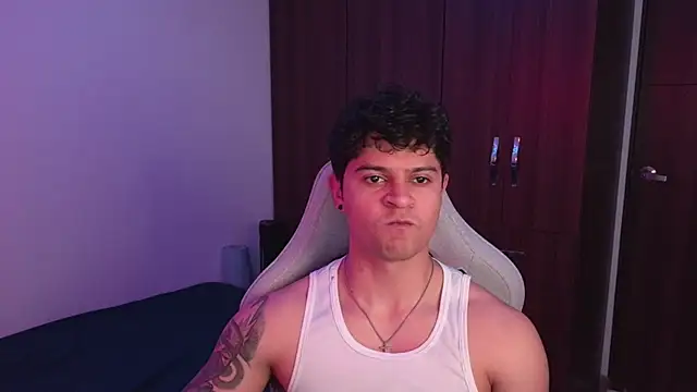 domsantiago  online show from October 2025 11:13:02 PM