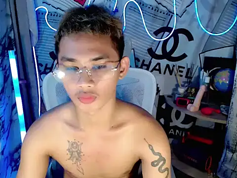 Snapshot of asianhardcock25 chatting on February 2026 06:40:02 AM asianhardcock25 online show from February 2026 06:40:02 AM