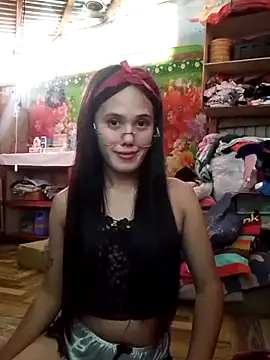 Snapshot of mika_walker chatting on November 2025 02:23:01 AM mika walker online show from November 2025 02:23:01 AM