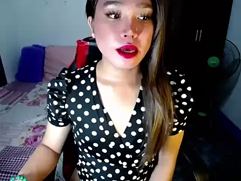 Urassiansweetcummer online show from October 2025 02:08:02 AM