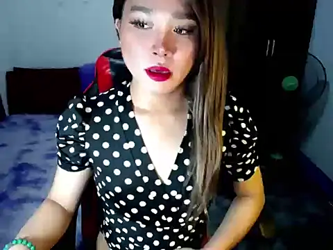 Urassiansweetcummer online show from November 2025 02:00:02 AM