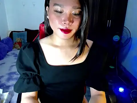 Snapshot of Urassiansweetcummer chatting on May 2026 12:19:02 AM Urassiansweetcummer online show from May 2026 12:19:02 AM