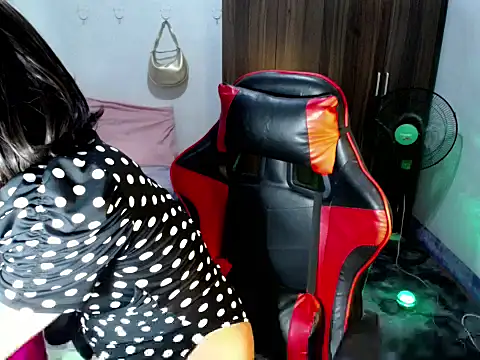 Urassiansweetcummer online show from June 2026 12:13:01 AM