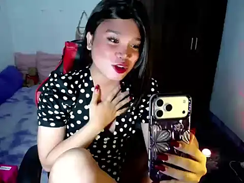 Urassiansweetcummer online show from June 2026 12:18:02 PM