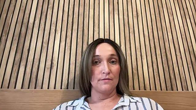 ElegantLilyXX online show from December 2025 01:06:01 PM