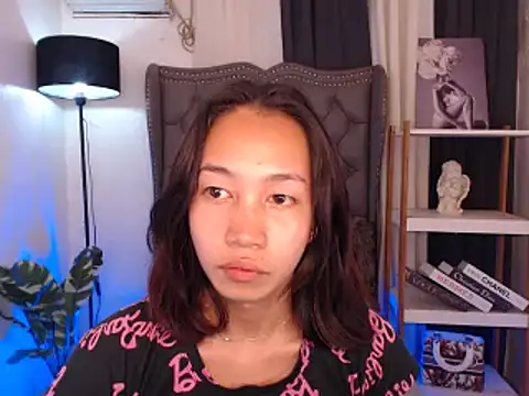 Snapshot of Sweet_kittyxx chatting on October 2025 06:44:01 AM Sweet kittyxx online show from October 2025 06:44:01 AM