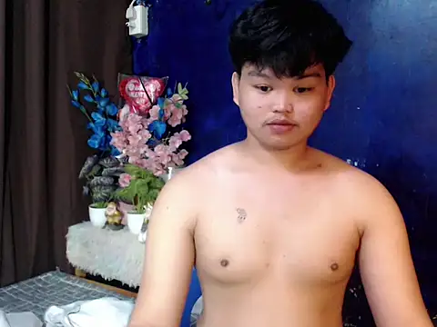 Snapshot of Reynelcock chatting on March 2026 06:12:02 PM Reynelcock online show from March 2026 06:12:02 PM