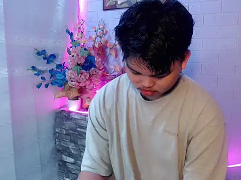 Reynelcock online show from June 2026 06:10:02 PM