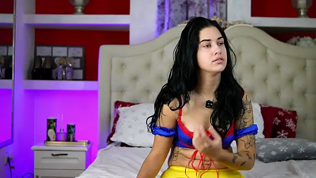 Snapshot of SarraRay chatting on November 2025 07:25:01 PM SarraRay online show from November 2025 07:25:01 PM