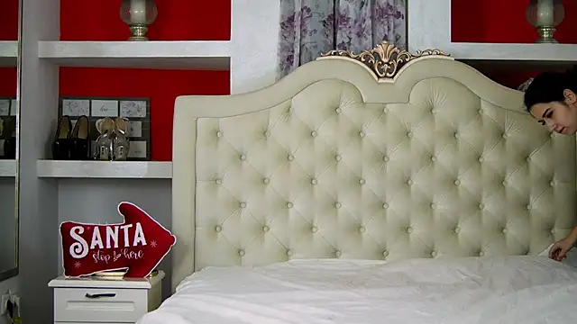 Snapshot of SarraRay chatting on November 2025 06:06:02 PM SarraRay online show from November 2025 06:06:02 PM