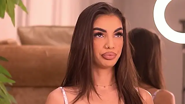 Snapshot of KendalJolly chatting on October 2025 04:37:01 AM KendalJolly online show from October 2025 04:37:01 AM