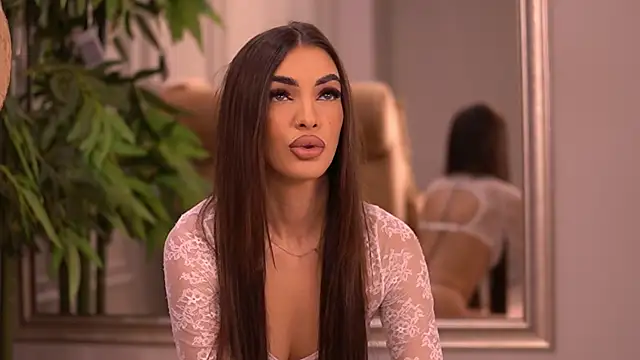 Snapshot of KendalJolly chatting on October 2025 07:34:01 AM KendalJolly online show from October 2025 07:34:01 AM