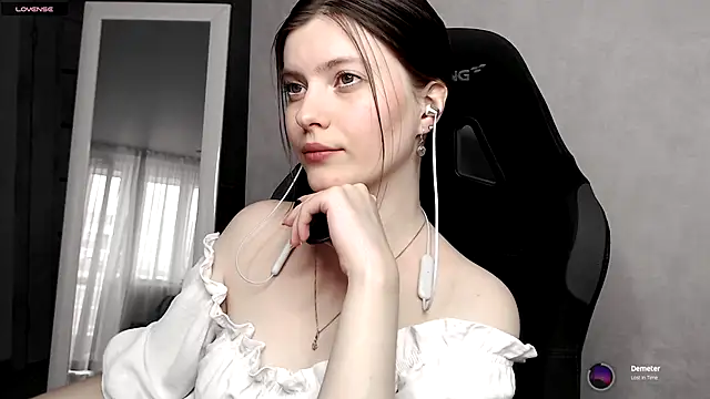 Snapshot of cute_elfy_ chatting on September 2025 02:05:02 PM cute elfy online show from September 2025 02:05:02 PM