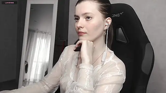 Snapshot of cute_elfy_ chatting on September 2025 02:00:02 PM cute elfy online show from September 2025 02:00:02 PM