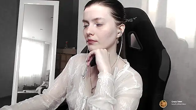 Snapshot of cute_elfy_ chatting on October 2025 02:04:01 PM cute elfy online show from October 2025 02:04:01 PM