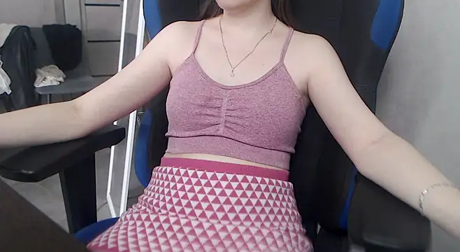 cute elfy  online show from June 2026 01:24:02 PM