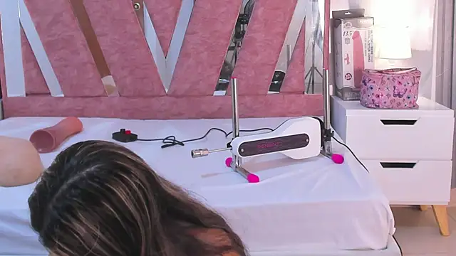 Wonderkloe  online show from February 2026 07:39:02 PM