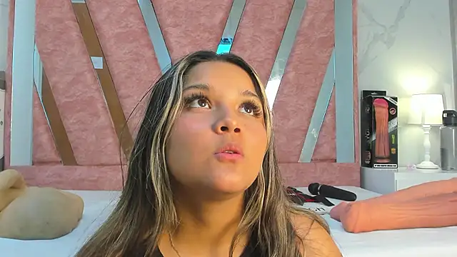 Snapshot of Wonderkloe_ chatting on February 2026 01:59:02 AM Wonderkloe online show from February 2026 01:59:02 AM